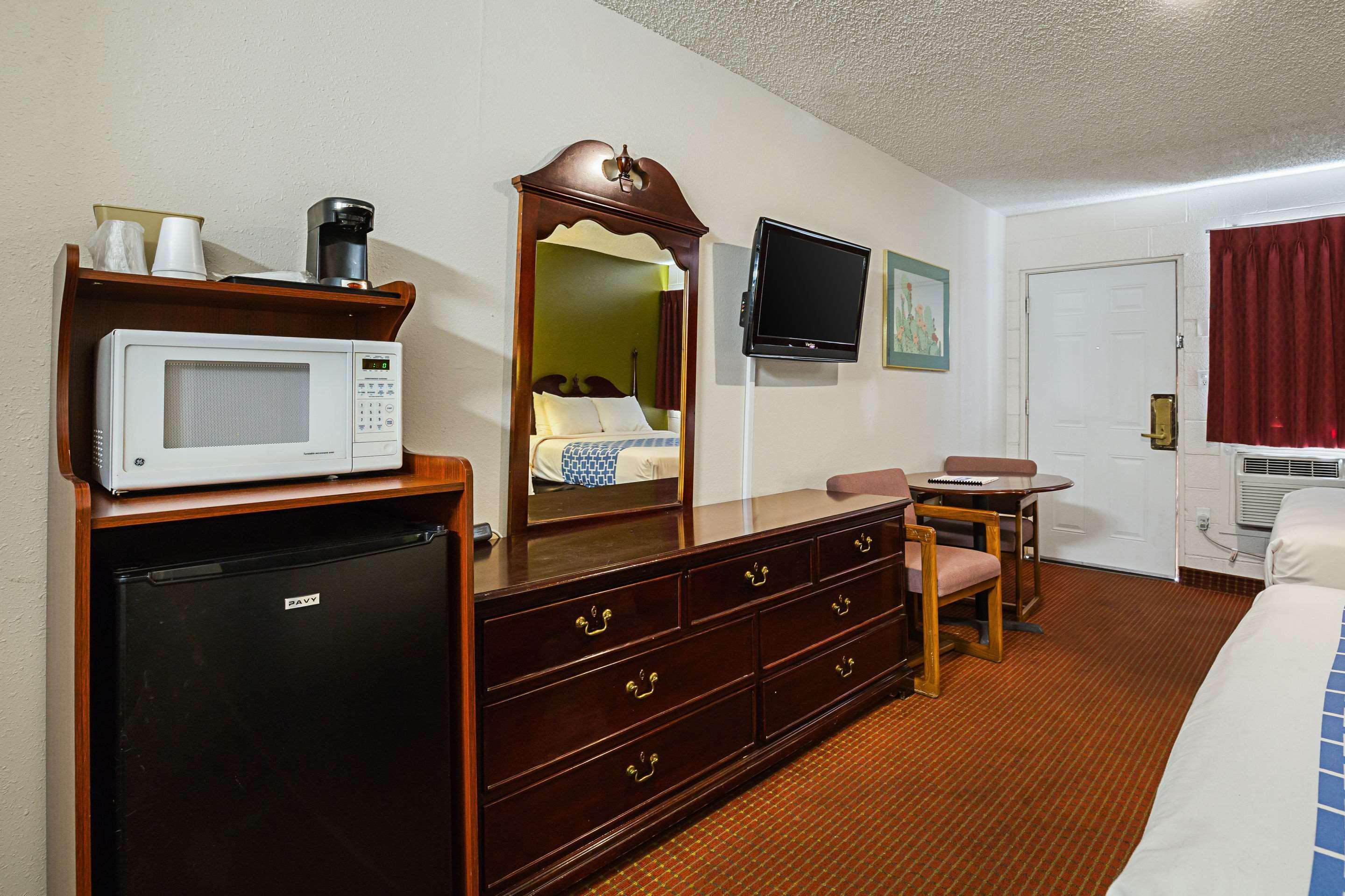 Rodeway Cedar 2*