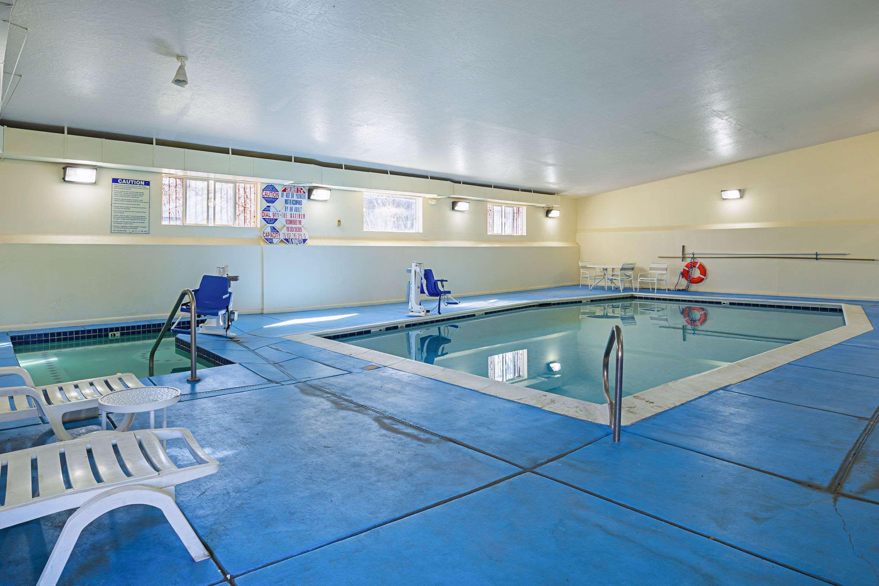 Hotel Rodeway Cedar 2*