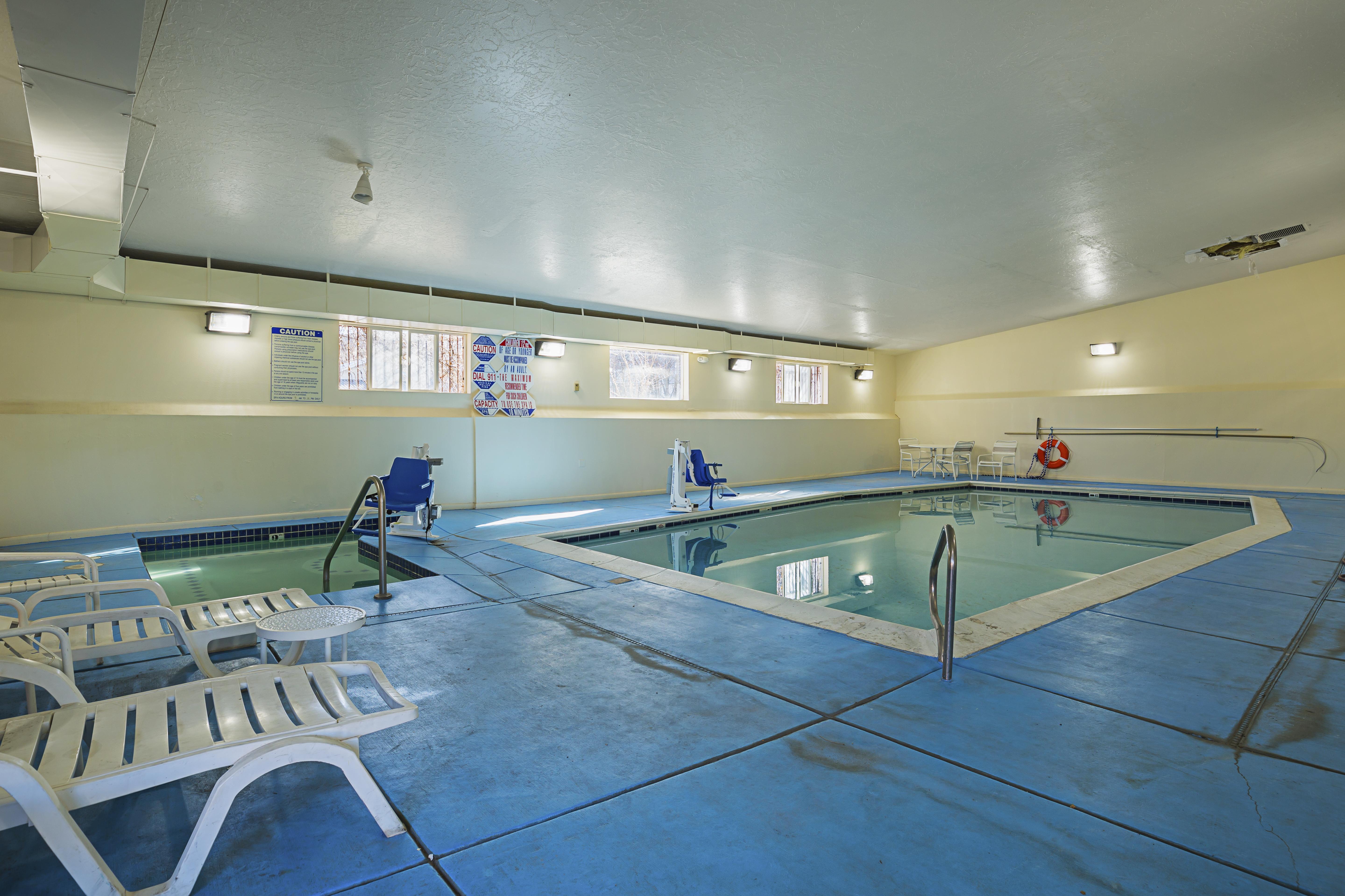 Rodeway Cedar Hotel
