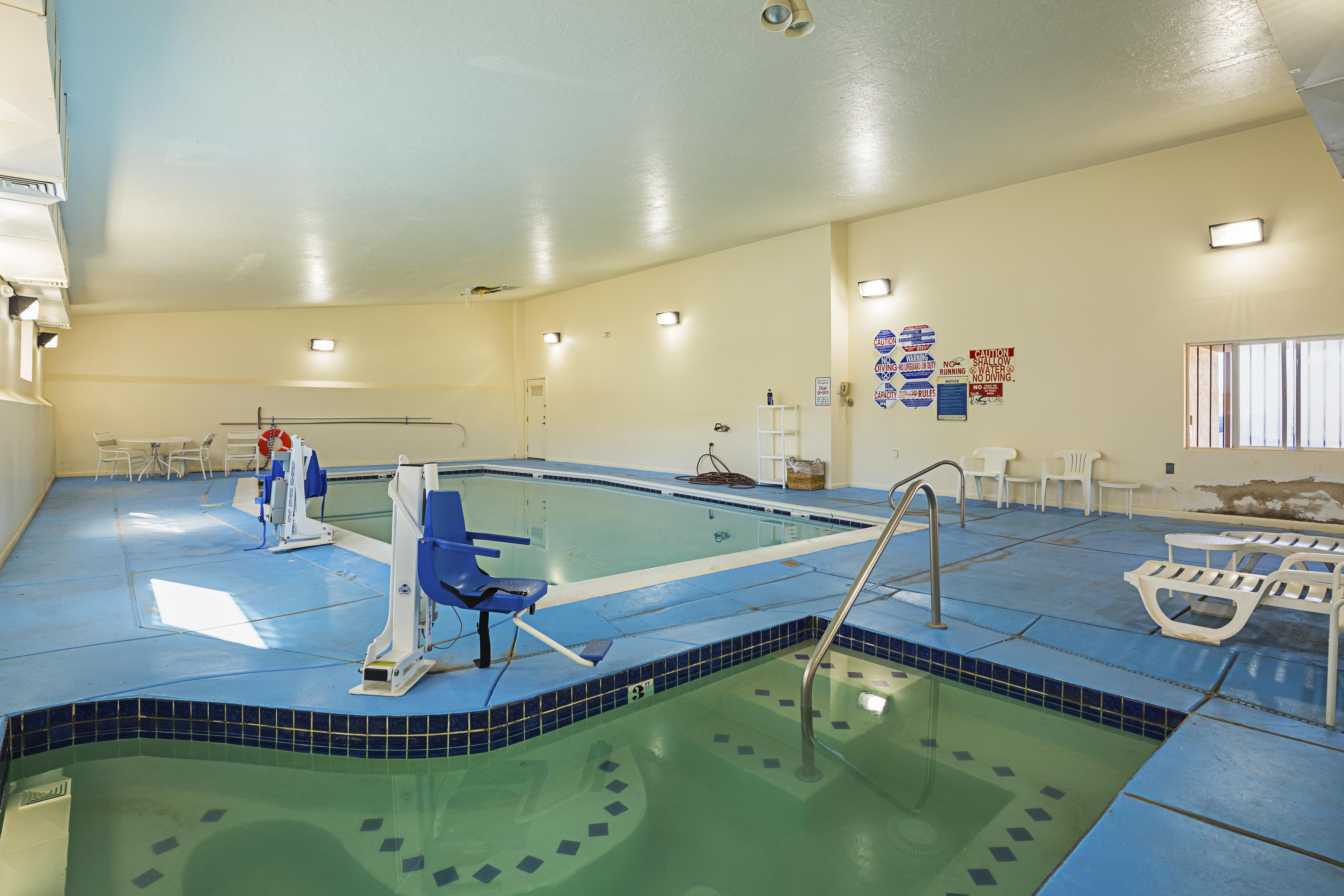 Rodeway Cedar Hotel
