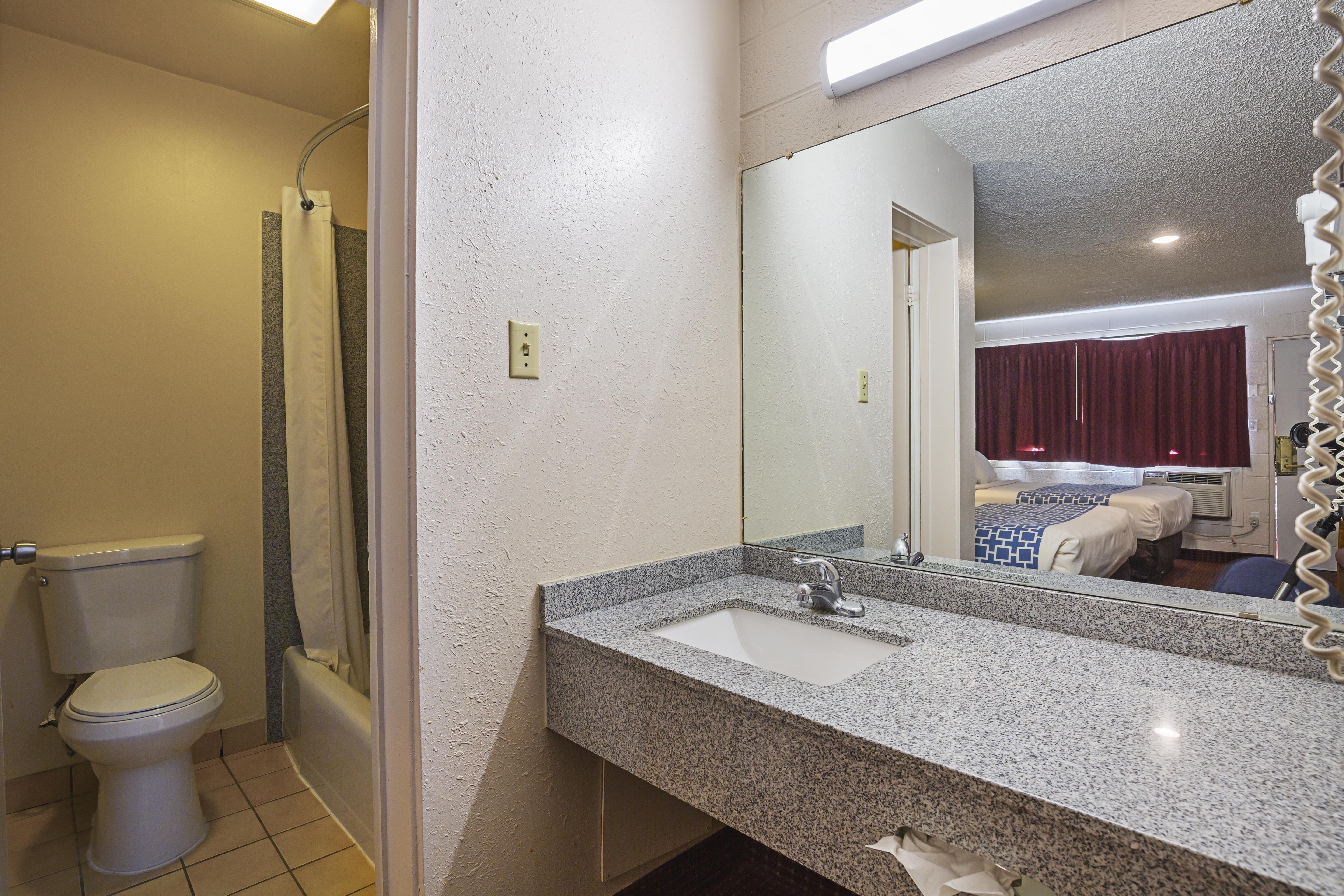 Hotel Rodeway Cedar 2*