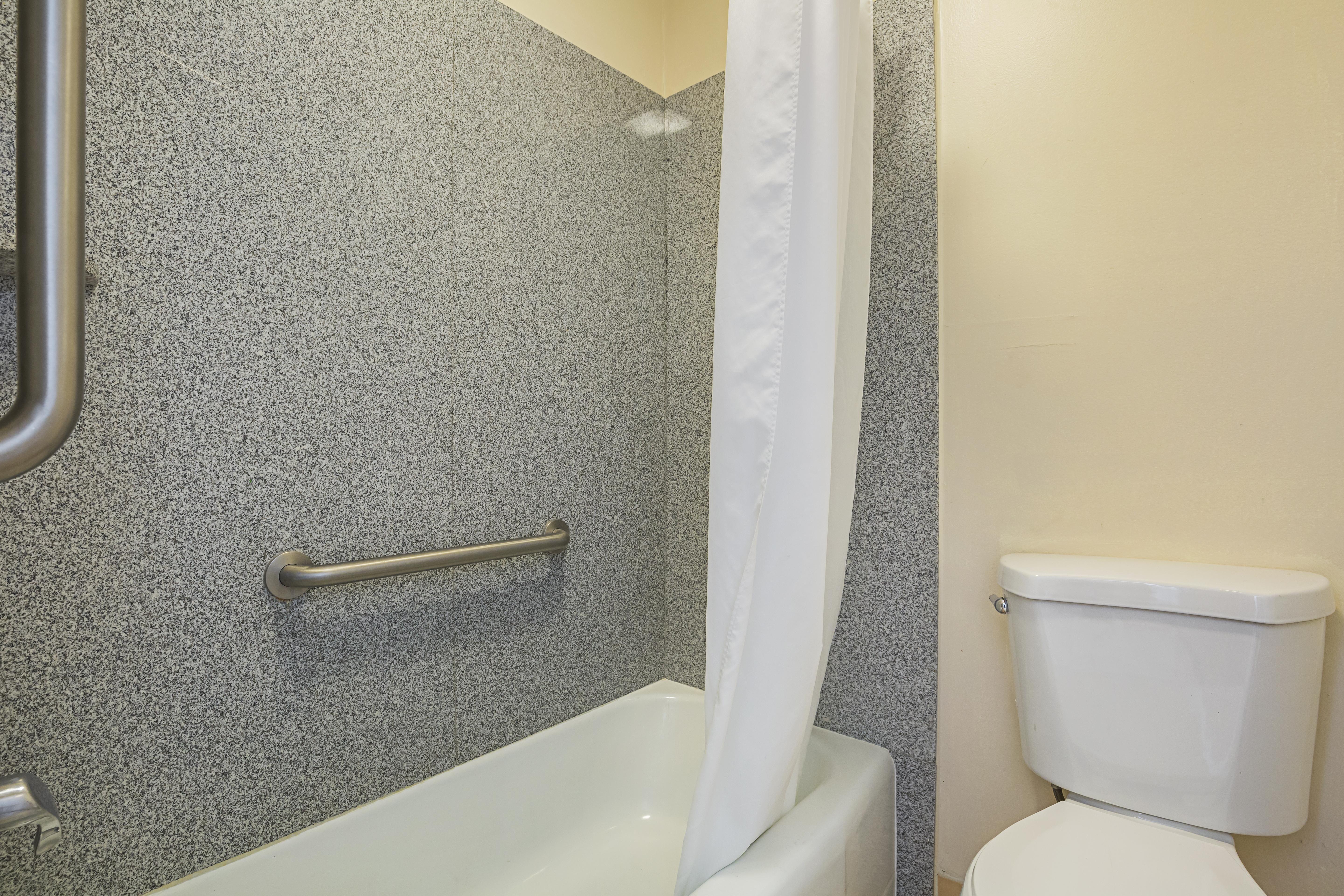 Rodeway Cedar 2*