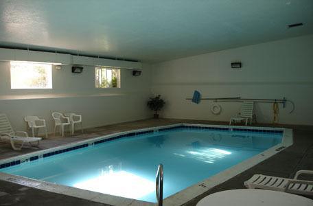 Rodeway Cedar Hotel 2*