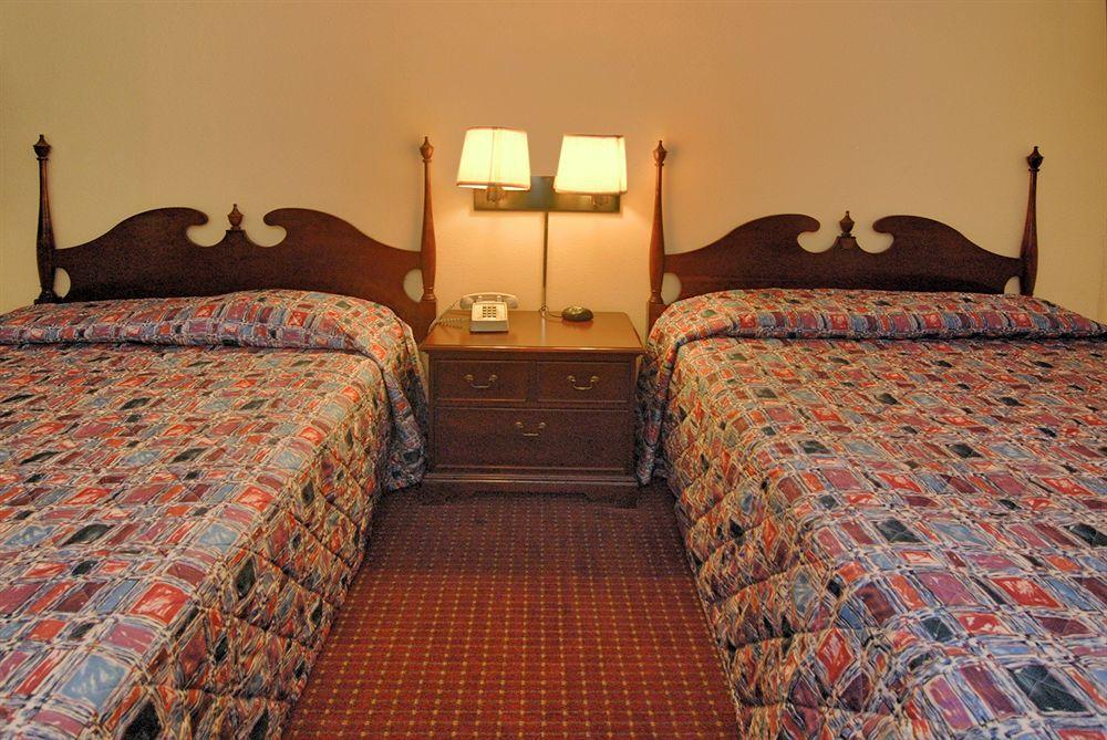 Rodeway Cedar 2*