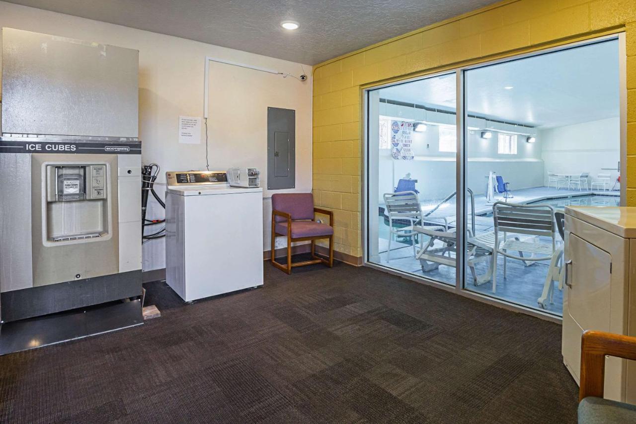 Hotel Rodeway Cedar 2*
