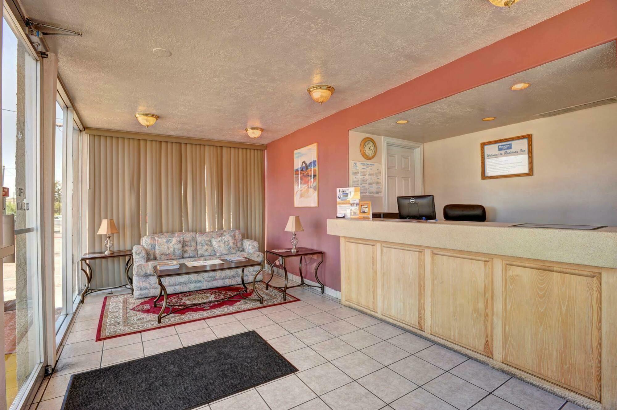 Rodeway Cedar Hotel