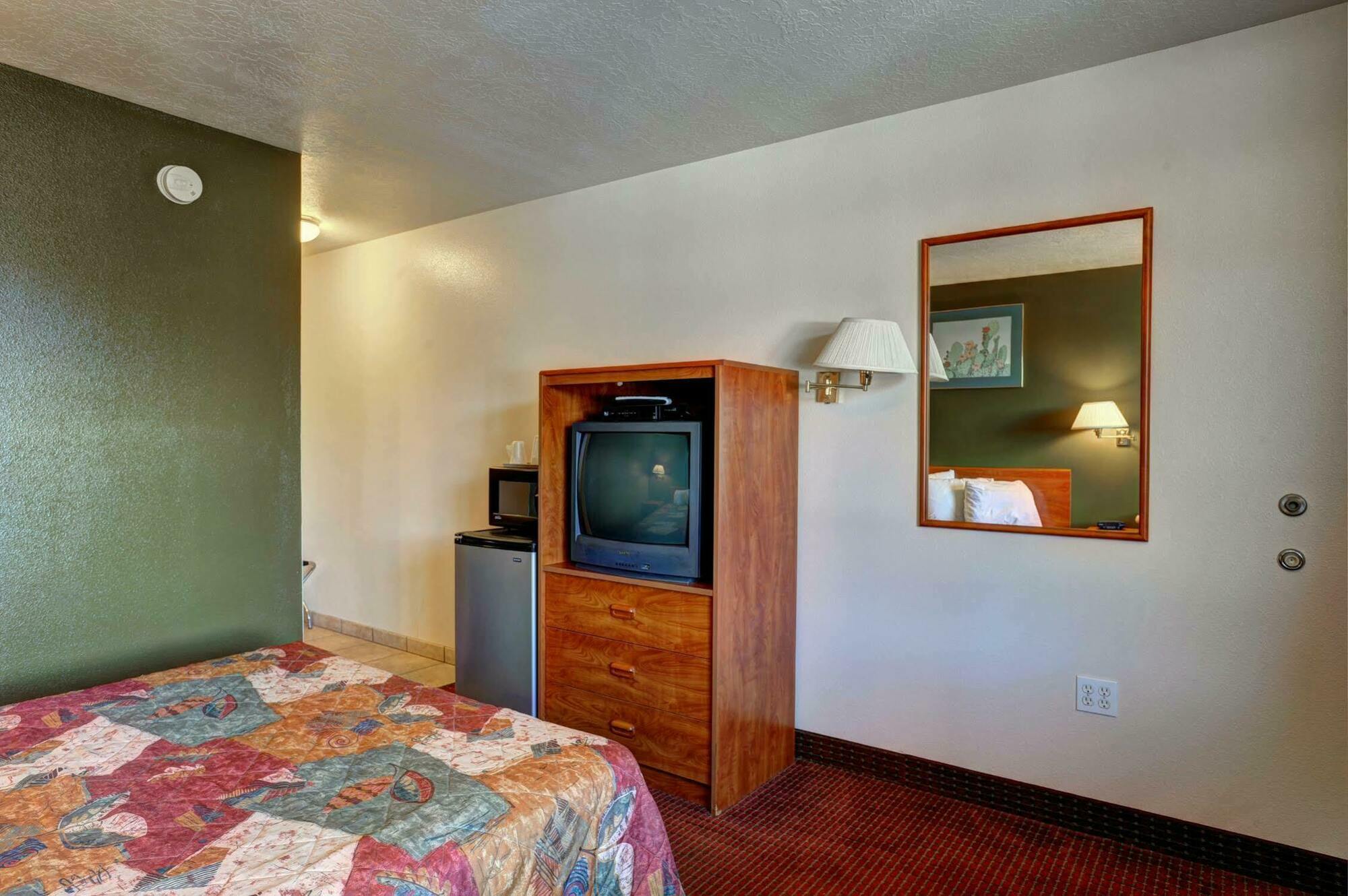 Hotel Rodeway Cedar 2*