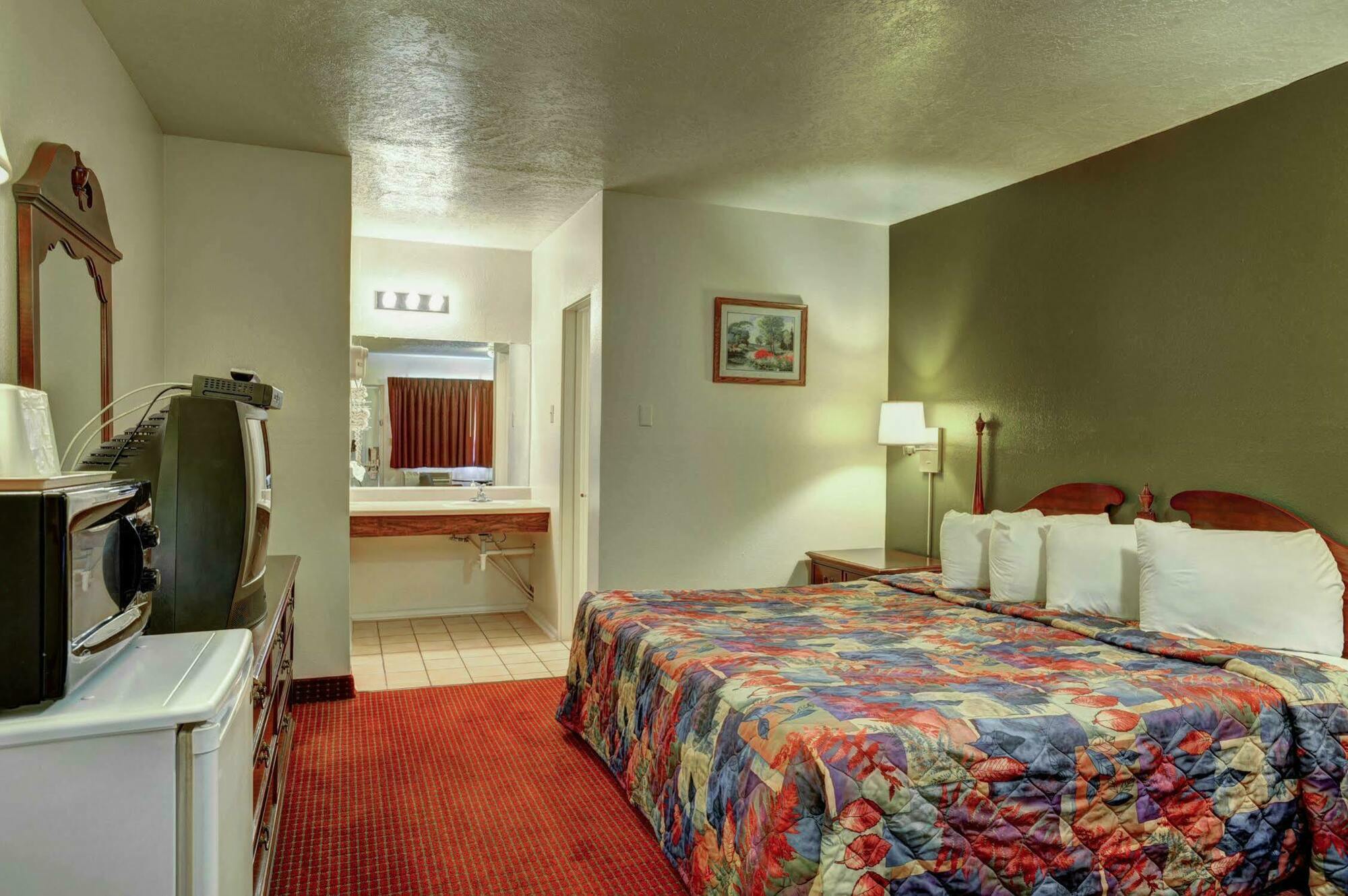 Rodeway Cedar 2*