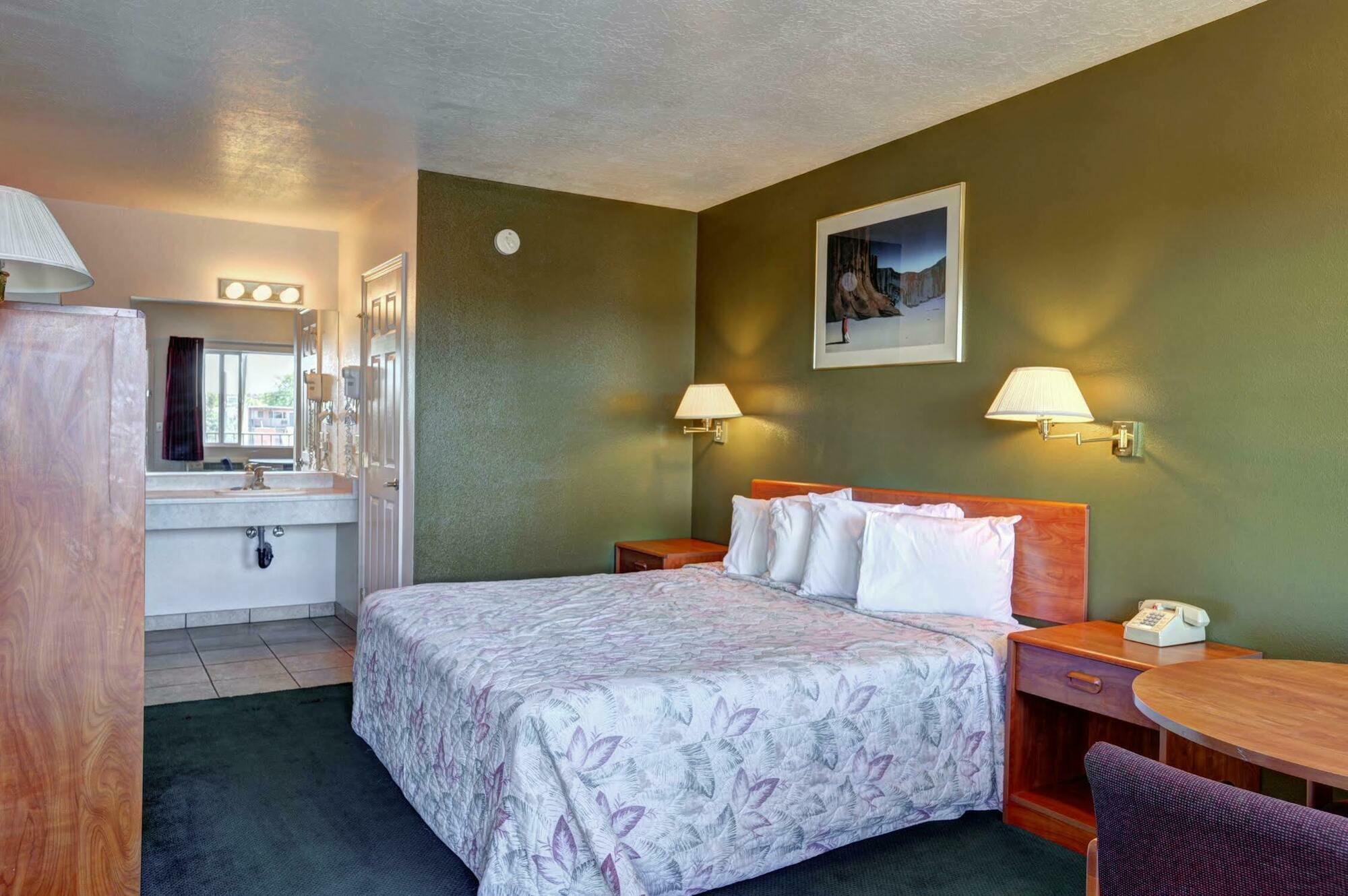 Hotel Rodeway Cedar 2*