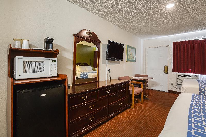 Hotel Rodeway Cedar 2*